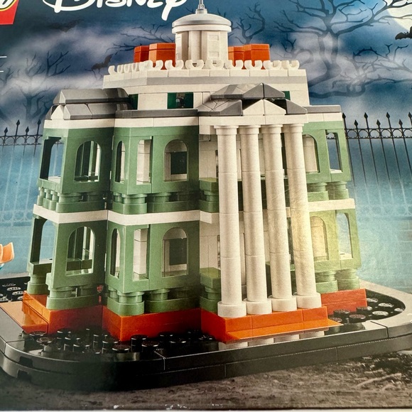 NWT. Disney Lego Haunted Mansion Lego set. For Fans of Disney’s haunted mansion - Picture 5 of 13